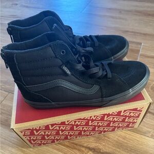 New with box  Black Unisex Filmore High top Zip Sneakers Size 5 big kids